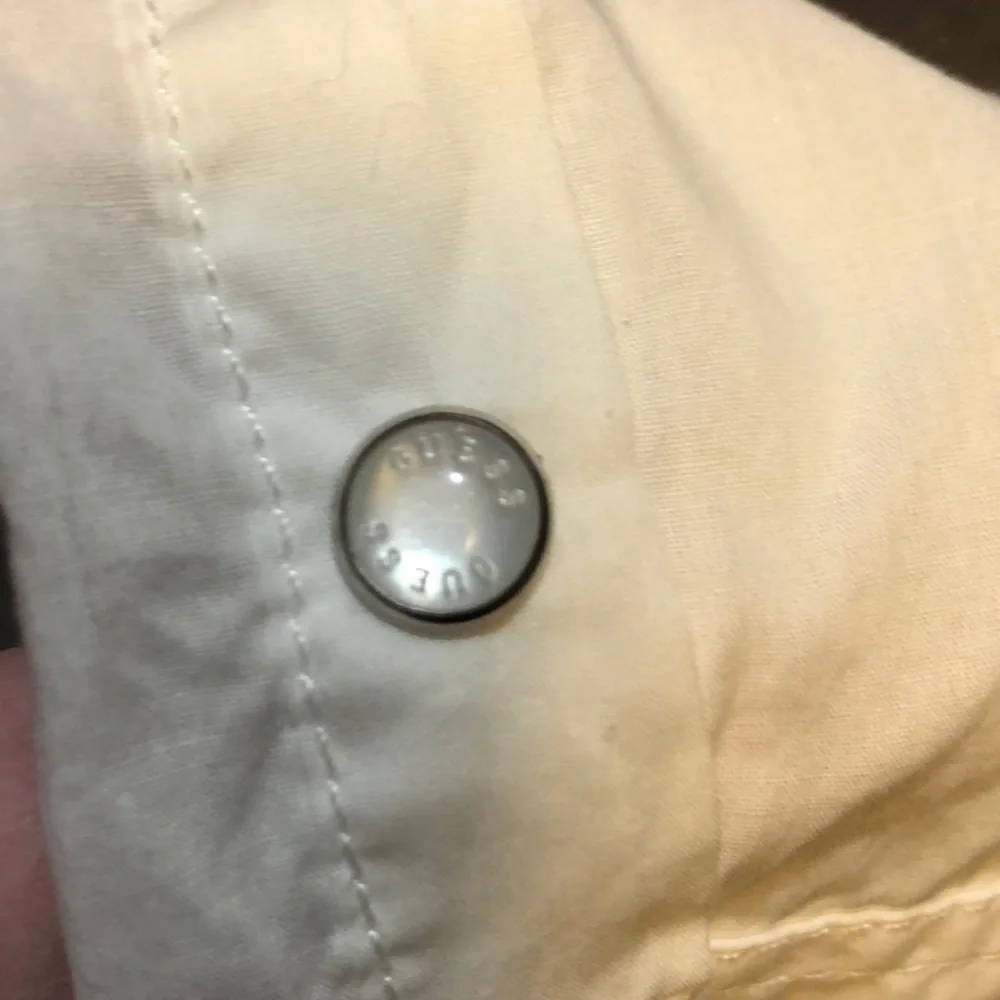 ⭐️NWT white button up Guess top ⭐️ - Picture 5 of 5